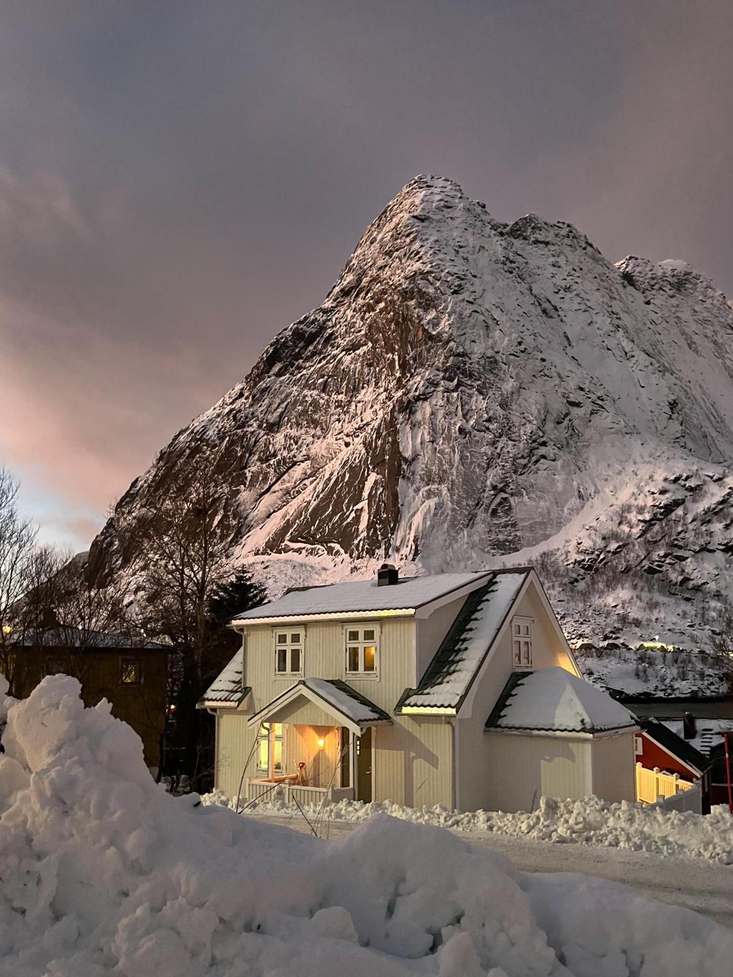 Husly Reine - Your Home With Reinebringen View Luaran gambar